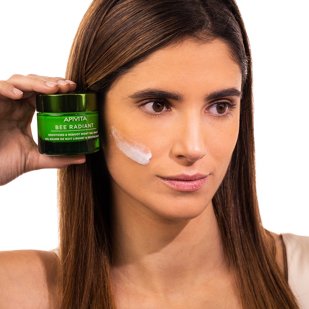 APIVITA - BEE RADIANT Gel-Balm Νύχτας για Λείανση & Αναζωογόνηση με Λευκή Παιώνια & Πατενταρισμένη Πρόπολη - 50ml